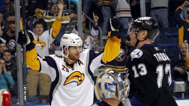 Jason Pominville (vlevo). Jason Pominville (vlevo).