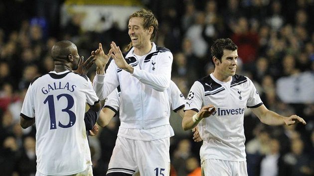 Hráči Tottenhamu oslavují vítězství nad Interem Milán. Teď je čeká druhý milánský velkoklub. Hráči Tottenhamu oslavují vítězství nad Interem Milán. Teď je čeká druhý milánský velkoklub.