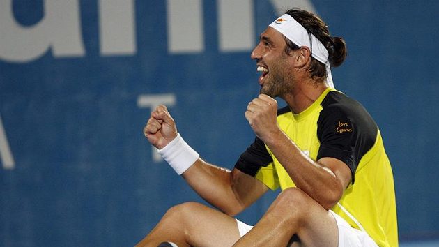 Kyperský tenista Marcos Baghdatis se raduje z vítězství nad Richardem Gasquetem ve finále turnaje v Sydney. Kyperský tenista Marcos Baghdatis se raduje z vítězství nad Richardem Gasquetem ve finále turnaje v Sydney.