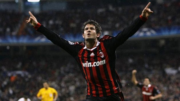 Útočník AC Milán Pato si v derby proti Interu asi nezahraje. Útočník AC Milán Pato si v derby proti Interu asi nezahraje.