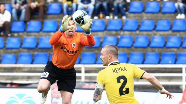 Musíme to zvládnout bez tebe, Blážo, ví sparťanský kapitán Tomáš Řepka. Musíme to zvládnout bez tebe, Blážo, ví sparťanský kapitán Tomáš Řepka.
