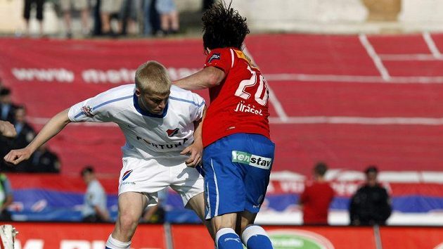 Kapitán Baníku Michal Frydrych (vlevo) v utkání proti Plzni. Kapitán Baníku Michal Frydrych (vlevo) v utkání proti Plzni.