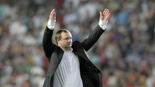 Trenér Plzně Pavel Vrba se raduje z postupu do Ligy mistrů. Trenér Plzně Pavel Vrba se raduje z postupu do Ligy mistrů.