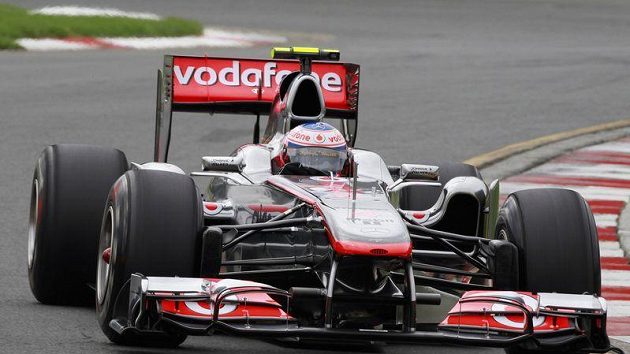 Britský pilot Jenson Button na trati v Austrálii. Britský pilot Jenson Button na trati v Austrálii.