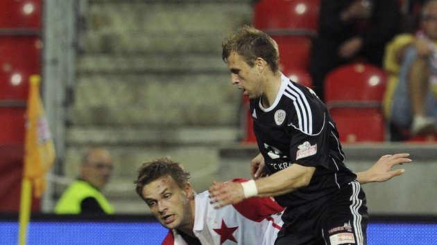 Zbyněk Pospěch (vlevo) bude i v příští sezóně oblékat dres Slavie. Zbyněk Pospěch (vlevo) bude i v příští sezóně oblékat dres Slavie.