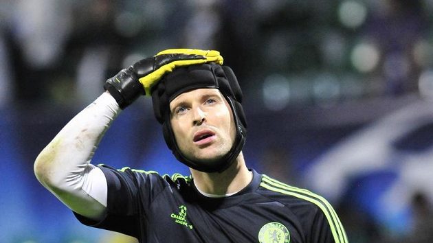 Zklamaný brankář Chelsea Petr Čech Zklamaný brankář Chelsea Petr Čech