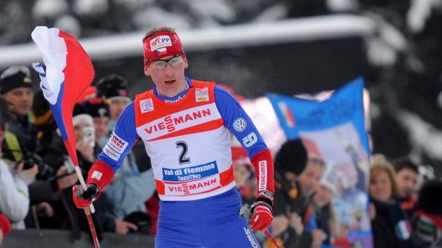 Lukáš Bauer s českou vlajkou po vítězství v Tour de Ski. Lukáš Bauer s českou vlajkou po vítězství v Tour de Ski.
