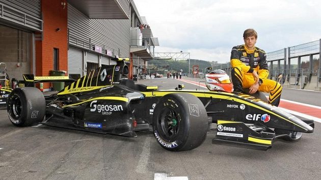 Jan Charouz se zkouší probít do F1 přes Světovou sérii Renault. Jan Charouz se zkouší probít do F1 přes Světovou sérii Renault.