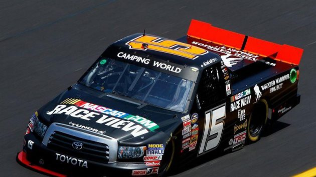 Pick-up Toyota Tundra týmu Kyle Busche, s nímž se v sérii NASCAR představí Kimi Räikkönen. Pick-up Toyota Tundra týmu Kyle Busche, s nímž se v sérii NASCAR představí Kimi Räikkönen.