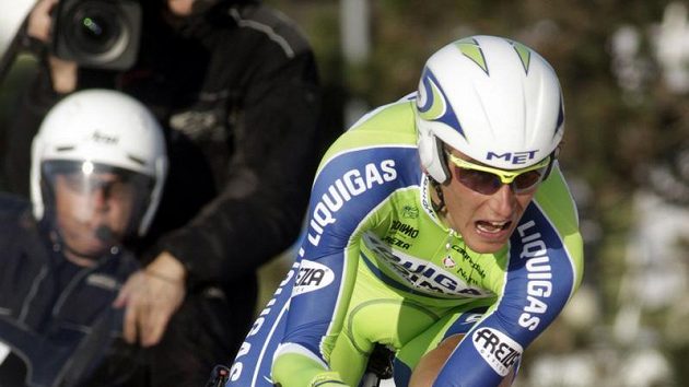 Český cyklista Roman Kreuziger při časovce na Tour. Český cyklista Roman Kreuziger při časovce na Tour.
