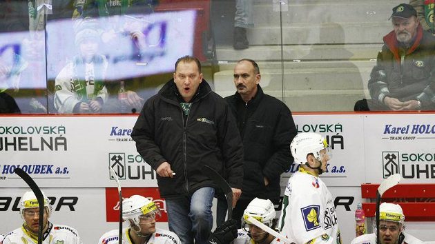 Trenér Karlových Varů Václav Baďouček (vlevo) a lékař týmu Michal Vinš Trenér Karlových Varů Václav Baďouček (vlevo) a lékař týmu Michal Vinš