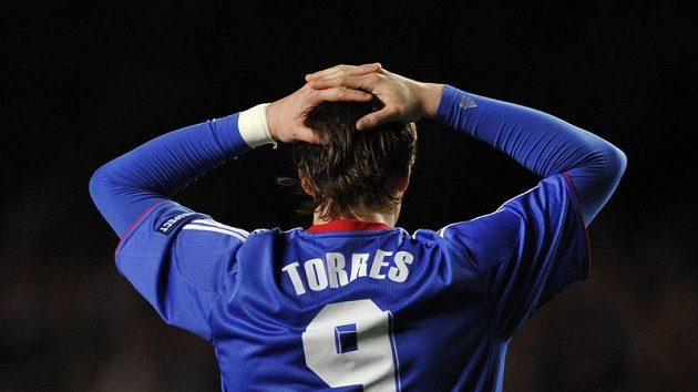 Zklamaný Fernando Torres. V dresu Chelsea čeká na gól už jedenáct zápasů Zklamaný Fernando Torres. V dresu Chelsea čeká na gól už jedenáct zápasů