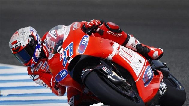 Tréninkovým jízdám královské třídy MotoGP před Velkou cenu Španělska vévodil Australan Casey Stoner na ducati. Tréninkovým jízdám královské třídy MotoGP před Velkou cenu Španělska vévodil Australan Casey Stoner na ducati.