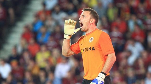 Brankář pražské Sparty Jaromír Blažek v utkání proti Panathinaikosu Atény Brankář pražské Sparty Jaromír Blažek v utkání proti Panathinaikosu Atény