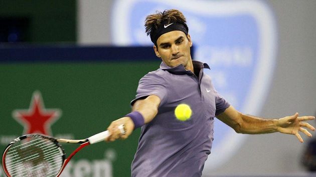 Roger Federer při zápase s Američanem Isnerem v Šanghaji. Roger Federer při zápase s Američanem Isnerem v Šanghaji.