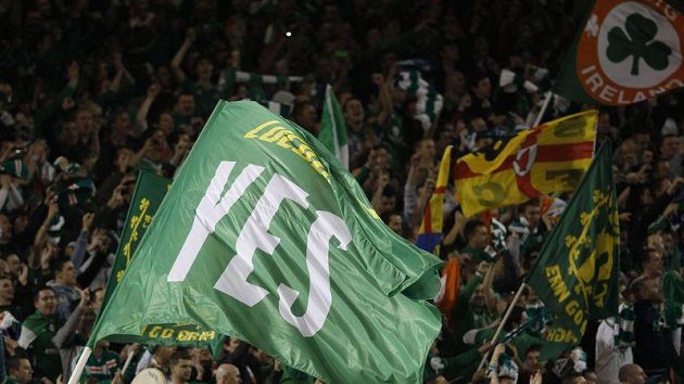 Fanoušci irských fotbalistů během baráže o ME s Estonskem Fanoušci irských fotbalistů během baráže o ME s Estonskem