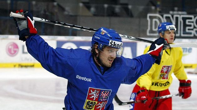 Petr Koukal se rozcvičuje na tréninku hokejové reprezentace Petr Koukal se rozcvičuje na tréninku hokejové reprezentace