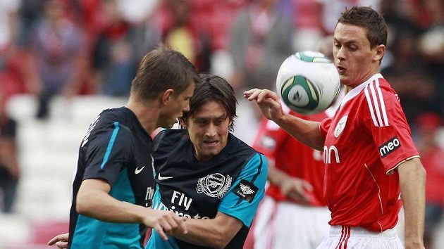 Fotbalisté Arsenalu Andrej Aršavin (vlevo) a Tomáš Rosický. Fotbalisté Arsenalu Andrej Aršavin (vlevo) a Tomáš Rosický.
