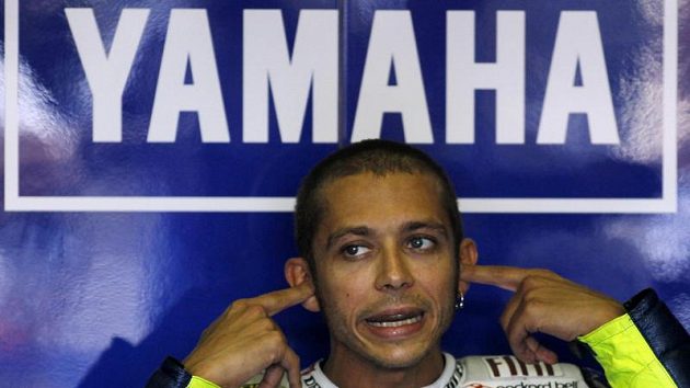 Valentino Rossi má svého nástupce. Nevlastního bratra Luca Mariniho. Valentino Rossi má svého nástupce. Nevlastního bratra Luca Mariniho.