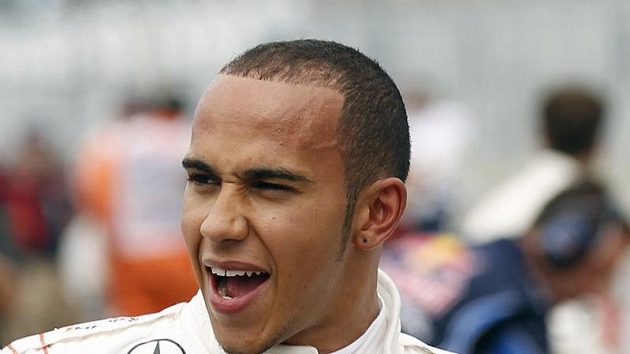 Britský pilot Lewis Hamilton Britský pilot Lewis Hamilton