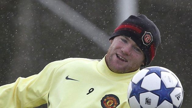 Wayne Rooney při tréninku v klubovém komplexu v Manchesteru. Wayne Rooney při tréninku v klubovém komplexu v Manchesteru.