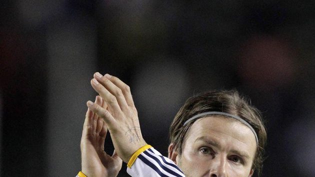 David Beckham zdraví po vítězství nad New Yorkem diváky. David Beckham zdraví po vítězství nad New Yorkem diváky.