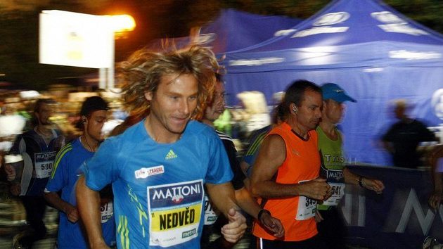 Pavel Nedvěd během Metro běhu na 10 km v rámci pražské Mattoni Grand Prix. Pavel Nedvěd během Metro běhu na 10 km v rámci pražské Mattoni Grand Prix.