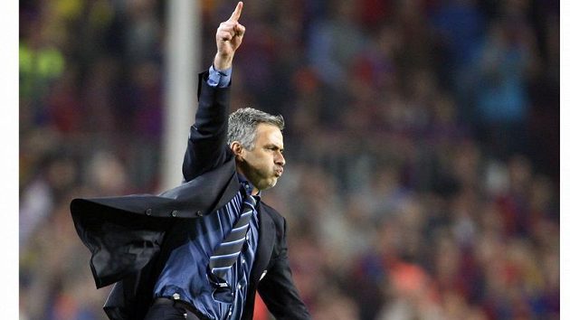 Radost trenéra Interu Milán Josého Mourinha po postupu do finále LM přes Barcelonu. Radost trenéra Interu Milán Josého Mourinha po postupu do finále LM přes Barcelonu.