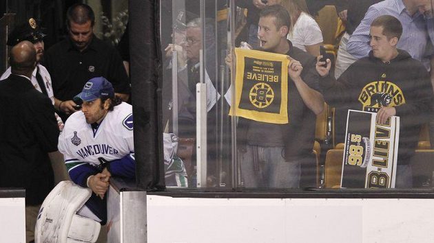 Roberto Luongo skončil při šestém finále v Bostonu na střídačce Roberto Luongo skončil při šestém finále v Bostonu na střídačce