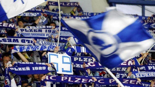 Fanoušci Plzně se loučí s Radkem Dudou, svou hvězdou číslo 69... Fanoušci Plzně se loučí s Radkem Dudou, svou hvězdou číslo 69...