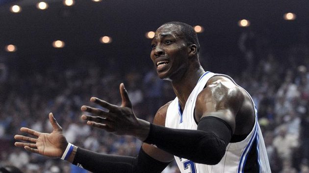 Dwight Howard z Orlanda nemá rozhodčí zrovna v lásce. Dwight Howard z Orlanda nemá rozhodčí zrovna v lásce.