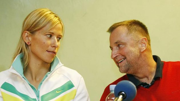 Česká basketbalistka Ivana Večeřová a trenér Lubor Blažek Česká basketbalistka Ivana Večeřová a trenér Lubor Blažek