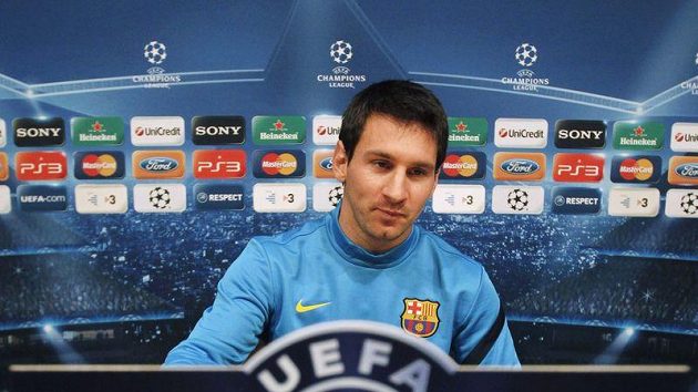 Lionel Messi z FC Barcelona na tiskové konferenci před zápasem Ligy mistrů proti Plzni. Lionel Messi z FC Barcelona na tiskové konferenci před zápasem Ligy mistrů proti Plzni.