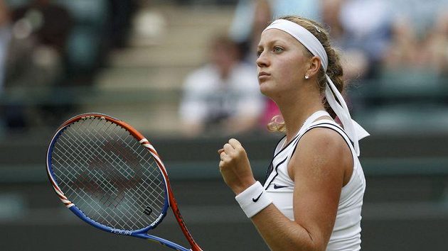 Petra Kvitová se raduje po vítězsném míči ve čtvrtfinálovém duelu s Pironkovovou. Petra Kvitová se raduje po vítězsném míči ve čtvrtfinálovém duelu s Pironkovovou.