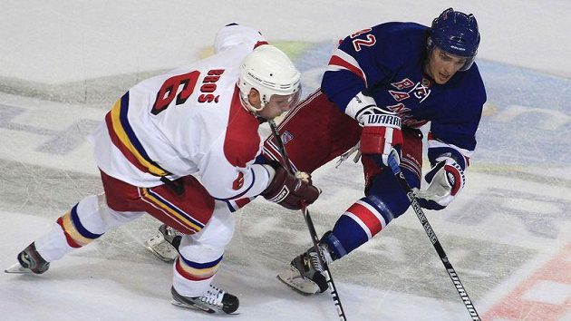 Artěm Anisimov z New York Rangers v zápase se Spartou Artěm Anisimov z New York Rangers v zápase se Spartou