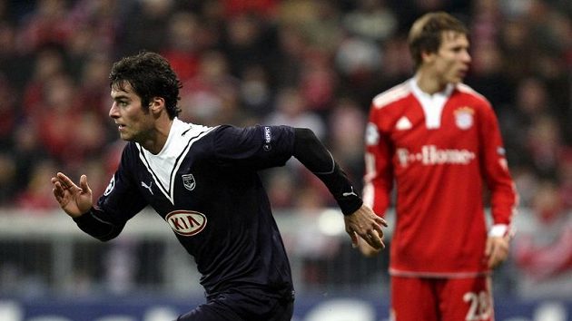 Yoann Gourcuff z Bordeaux (vlevo) se raduje z branky do sítě Bayernu Mnichov. Yoann Gourcuff z Bordeaux (vlevo) se raduje z branky do sítě Bayernu Mnichov.