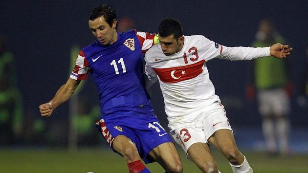 Fotbalistům Chorvatska remíza s Turky bohatě stačila. Vlevo kapitán Chorvatů Dario Srna. Fotbalistům Chorvatska remíza s Turky bohatě stačila. Vlevo kapitán Chorvatů Dario Srna.
