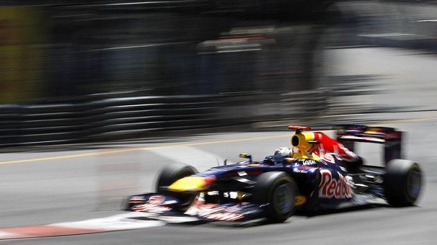 Světový šampión Sebastian Vettel v plném tempu na trati Světový šampión Sebastian Vettel v plném tempu na trati