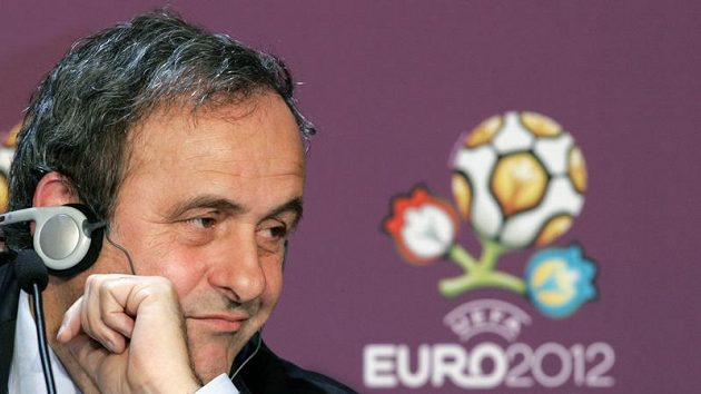 Michel Platini s logem pro ME v roce 2012 Michel Platini s logem pro ME v roce 2012