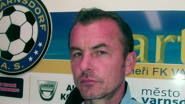 Trenér fotbalistů Varnsdorfu Zdenko Frťala. Trenér fotbalistů Varnsdorfu Zdenko Frťala.