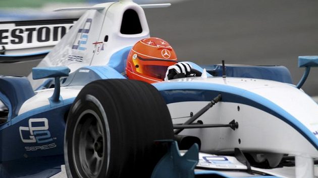 Michael Schumacher při testu s vozem GP2 na okruhu v Jerezu. Michael Schumacher při testu s vozem GP2 na okruhu v Jerezu.