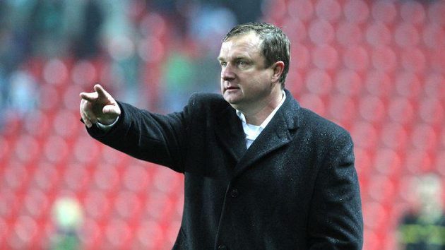 Trenér Plzně Pavel Vrba teď úpěnlivě vzývá příslušnou komisi UEFA, aby Plzni povolila hrát i s norským Rosenborgem v rozestavených Štruncových sadech. Trenér Plzně Pavel Vrba teď úpěnlivě vzývá příslušnou komisi UEFA, aby Plzni povolila hrát i s norským Rosenborgem v rozestavených Štruncových sadech.