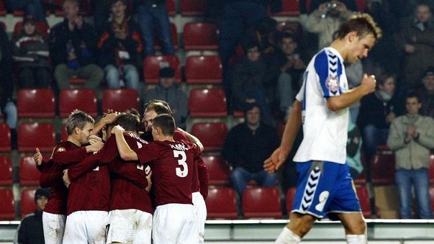 Fotbalisté Sparty oslavují gól proti Liberci Fotbalisté Sparty oslavují gól proti Liberci
