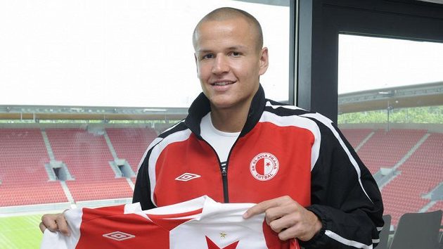 Jablonecký Adam Hloušek, to je zatím největší letní trumf Slavie. Jablonecký Adam Hloušek, to je zatím největší letní trumf Slavie.