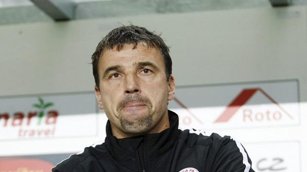 Trenér Slavie Michal Petrouš. Trenér Slavie Michal Petrouš.
