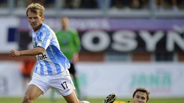 Jan Rajnoch z Mladé Boleslavi (vlevo) v souboji o míč s Azizem Ibragimovem z Bohemians 1905 Jan Rajnoch z Mladé Boleslavi (vlevo) v souboji o míč s Azizem Ibragimovem z Bohemians 1905