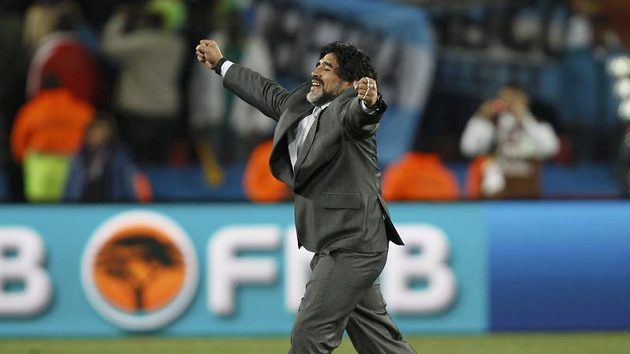 Radost argentinského trenéra Diega Maradony Radost argentinského trenéra Diega Maradony