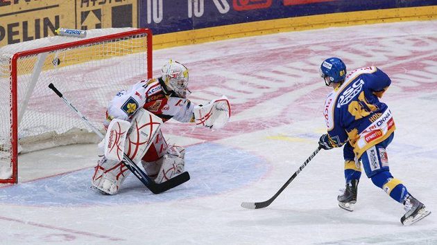 Takhle uspěl Holíka při nájezdu proti Slavi, dařilo se mu i v Litvínově Takhle uspěl Holíka při nájezdu proti Slavi, dařilo se mu i v Litvínově