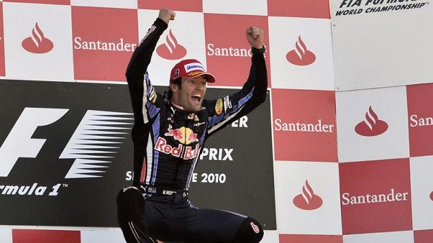 Australský pilot formule 1 ze stáje Red Bull Mark Webber se raduje z vítězství ve Velké ceně Velké Británie. Australský pilot formule 1 ze stáje Red Bull Mark Webber se raduje z vítězství ve Velké ceně Velké Británie.