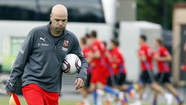 Zklamaný trenér Jakub Dovalil. Zklamaný trenér Jakub Dovalil.